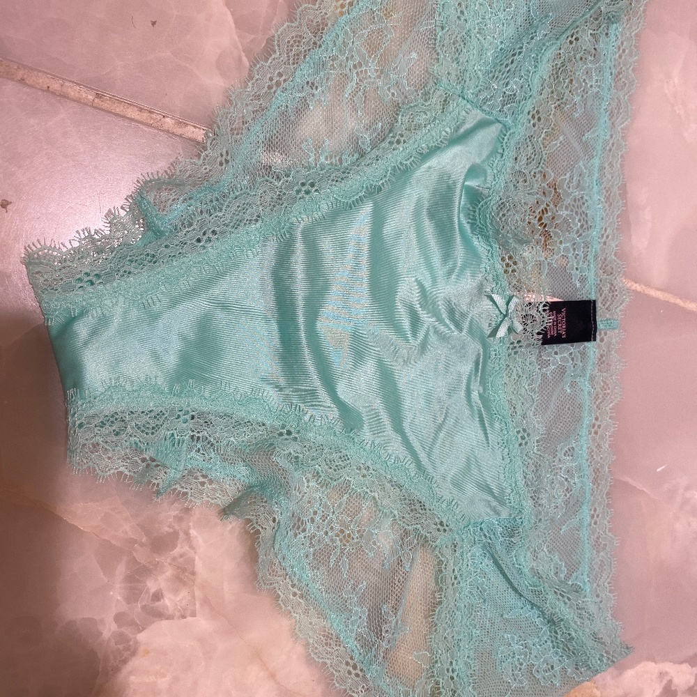 NEW Victoria secret green lace panty L